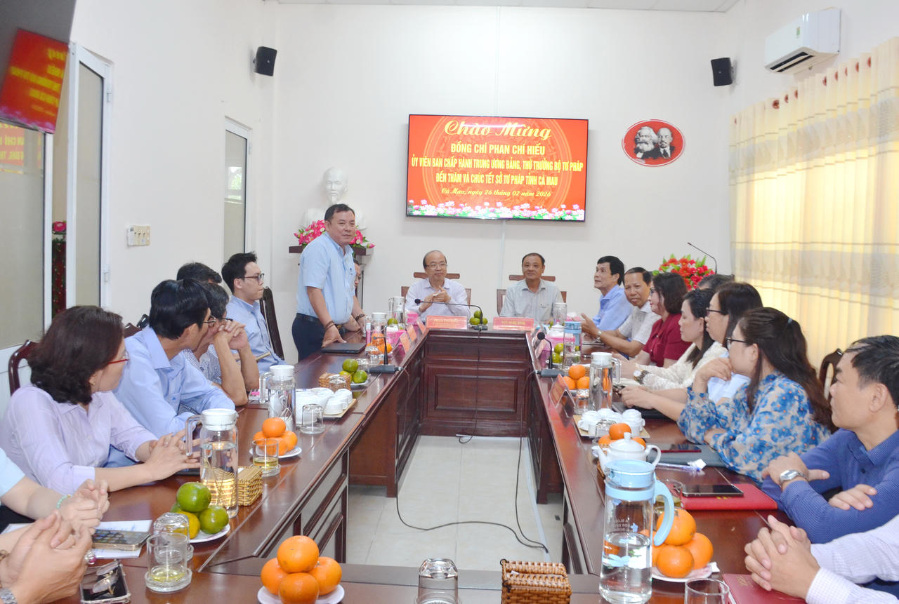 Ông Nguyễn Thanh Bình – Phó Chánh Văn phòng Bộ Tư pháp phát biểu tại buổi làm việc tại Sở Tư pháp Cà Mau.