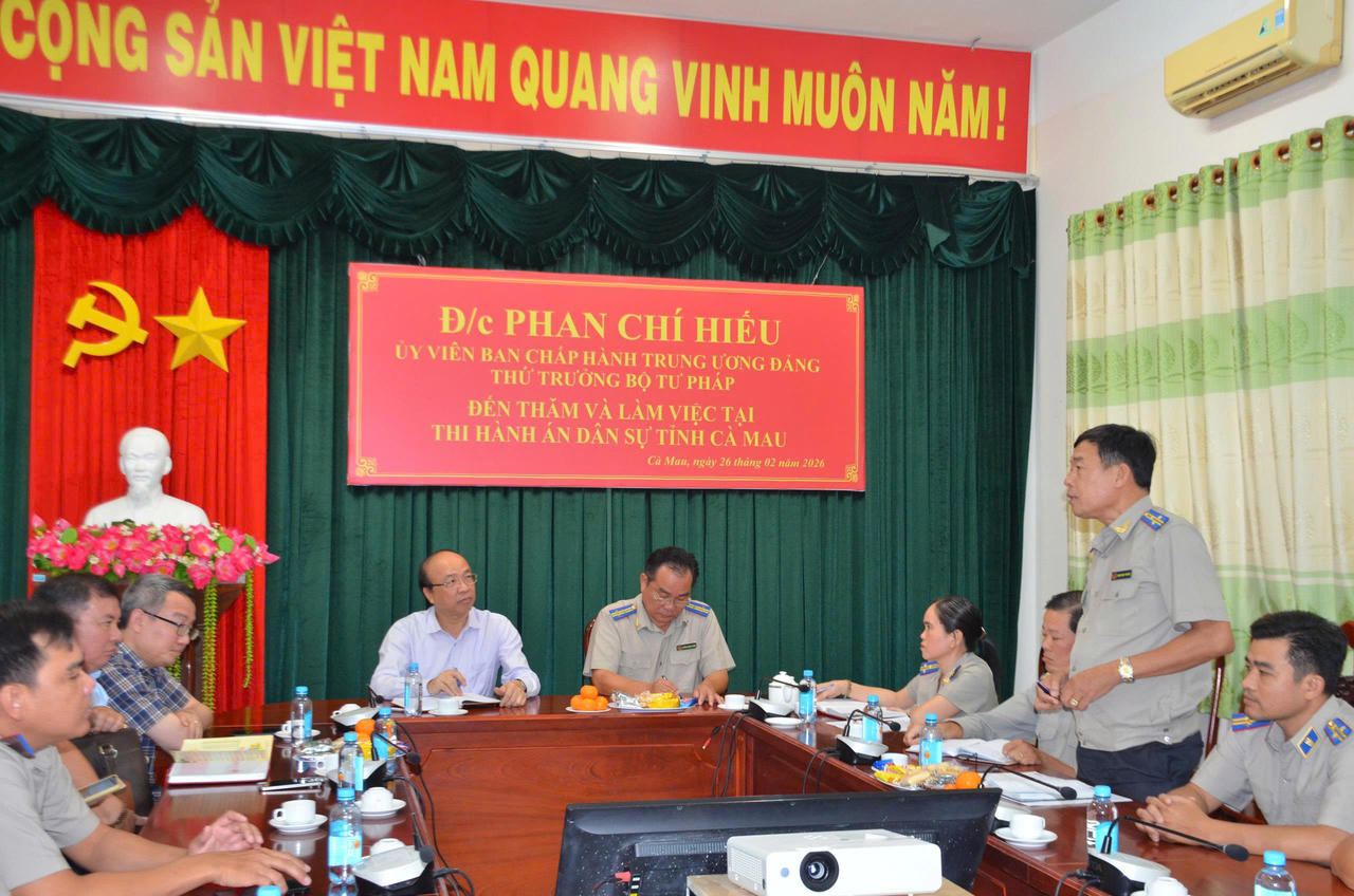 Thứ trưởng lắng nghe kiến nghị của lãnh đạo, cán bộ THADS tỉnh Cà Mau