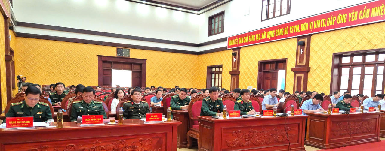 Các đại biểu tham dự hội nghị.