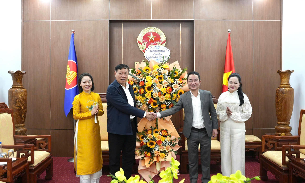 TS Vũ Hoài Nam - Tổng biên tập Báo Pháp luật Việt Nam gửi lời chúc sức khỏe và lời tri ân đến đội ngũ y, bác sĩ ngành Y tế.