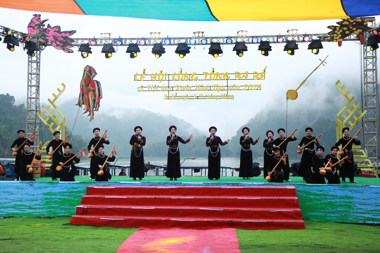 Lễ hội Lồng Tồng Ba Bể: Ngày xuân hội tụ văn hóa dân tộc và báo chí