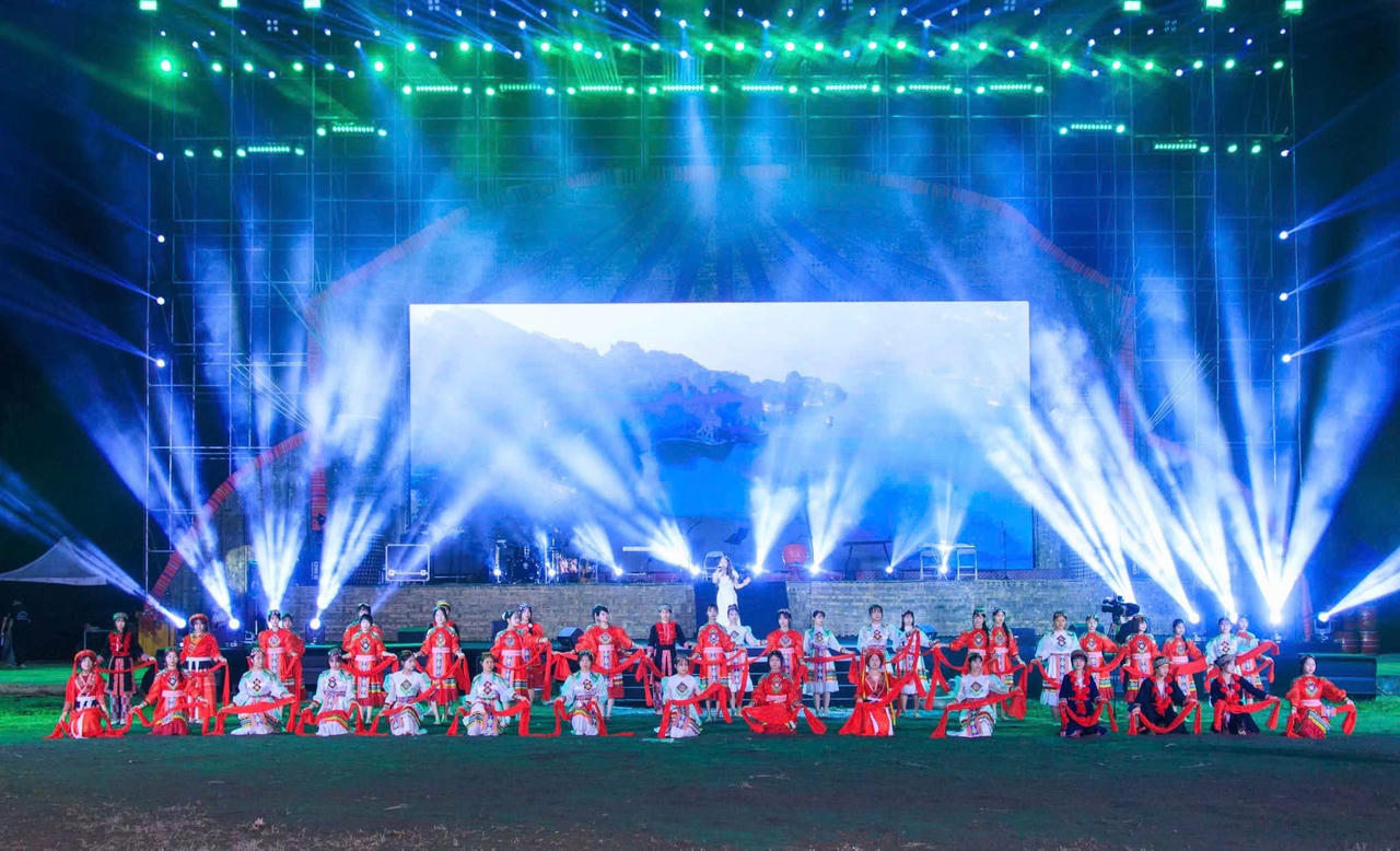 Tiết mục văn nghệ tại buổi lễ. (Ảnh: PV)