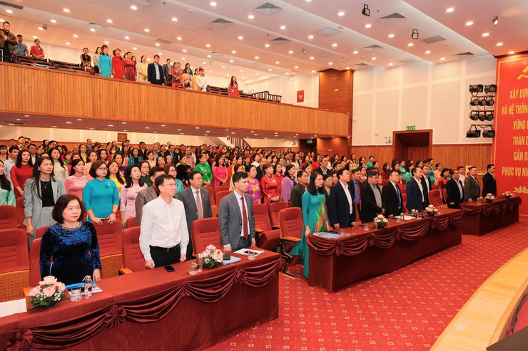 Các đại biểu tham dự Hội nghị kỷ niệm 71 năm Ngày Thầy thuốc Việt Nam tại phường Việt Hưng.