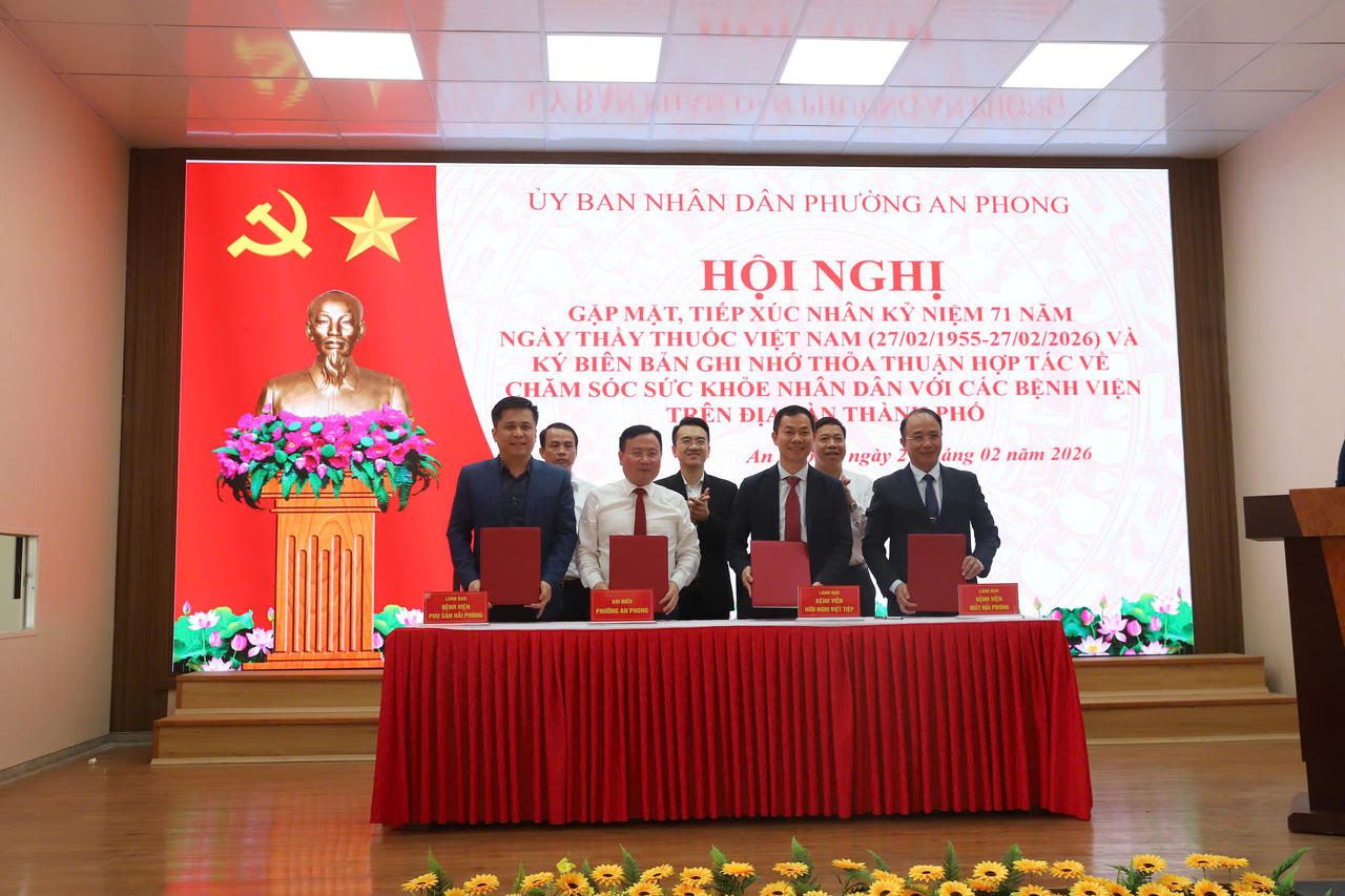 Tại hội nghị là lễ ký kết biên bản ghi nhớ thỏa thuận hợp tác giữa phường An Phong với các bệnh viện tuyến TP.