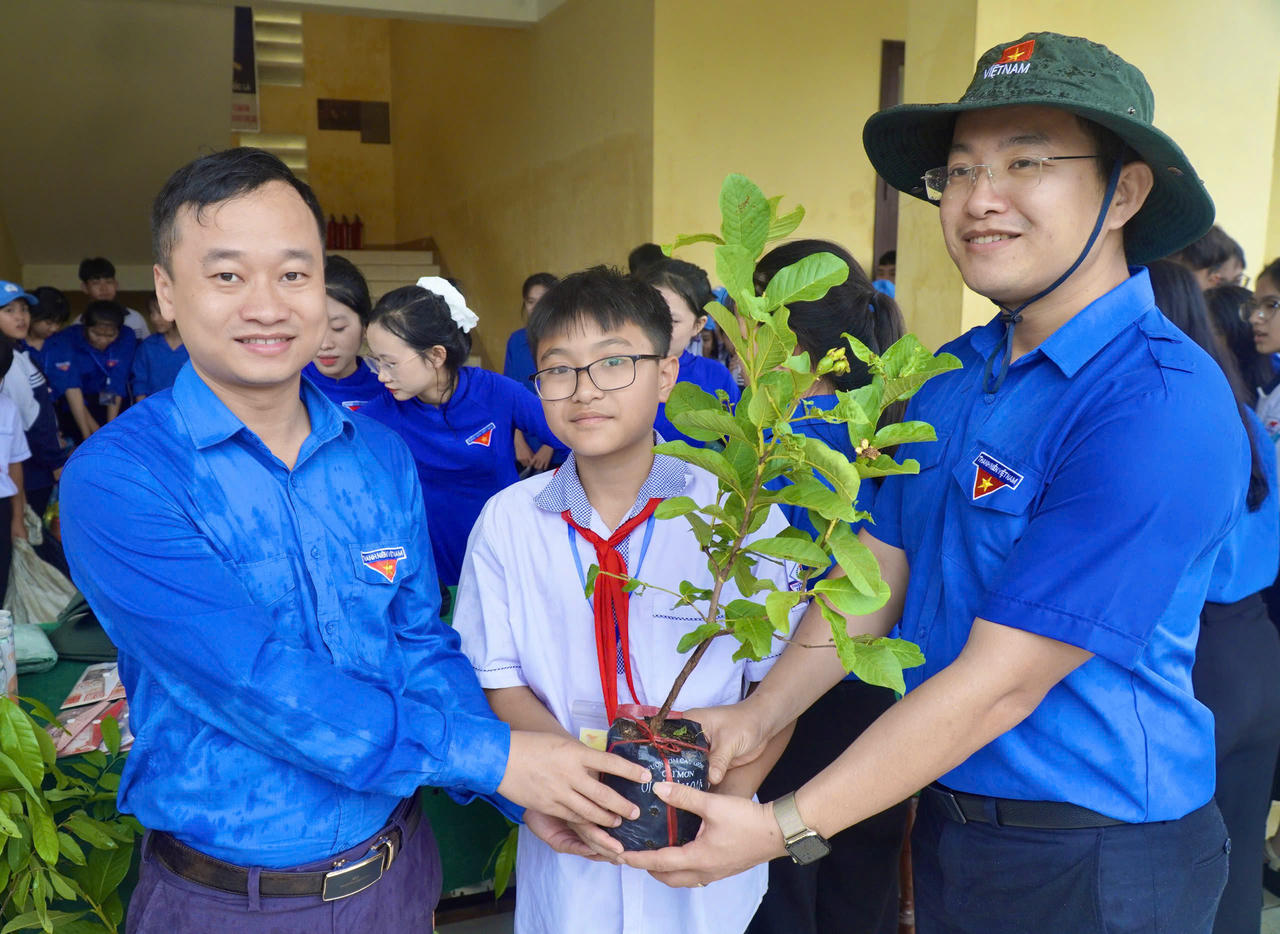 Tuổi trẻ Quảng Trị ra quân Tháng Thanh niên 2026, trao tặng công trình an sinh hơn 320 triệu đồng