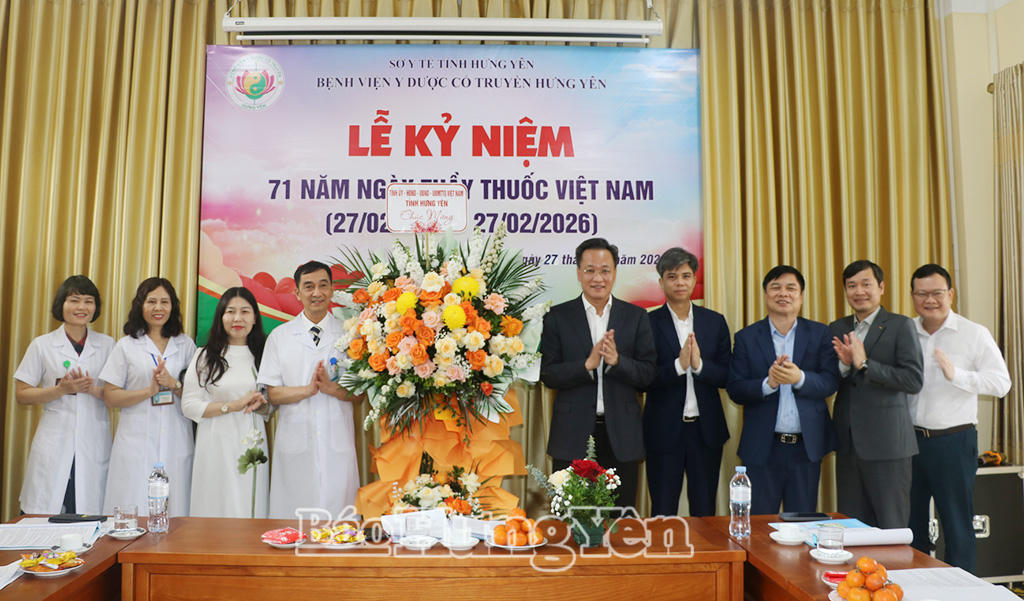 Bí thư Tỉnh ủy Hưng Yên Nguyễn Hữu Nghĩa thăm, chúc mừng thầy thuốc tiêu biểu nhân Ngày Thầy thuốc Việt Nam