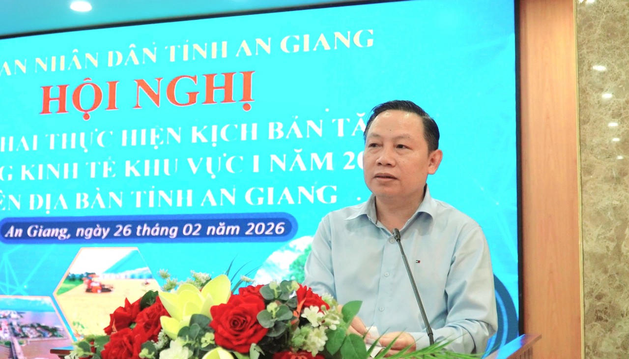 Giám đốc Sở Nông nghiệp và Môi trường An Giang Lê Hữu Toàn phát biểu tại hội nghị