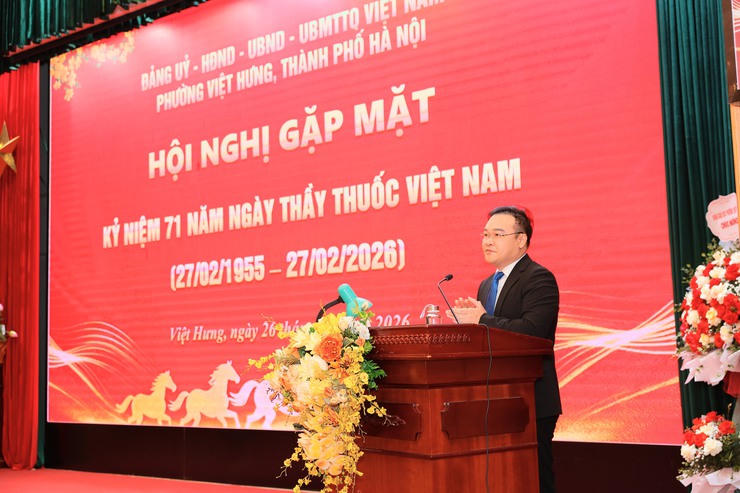 Chủ tịch UBND phường Việt Hưng Vũ Xuân Trường báo cáo tại Hội nghị.