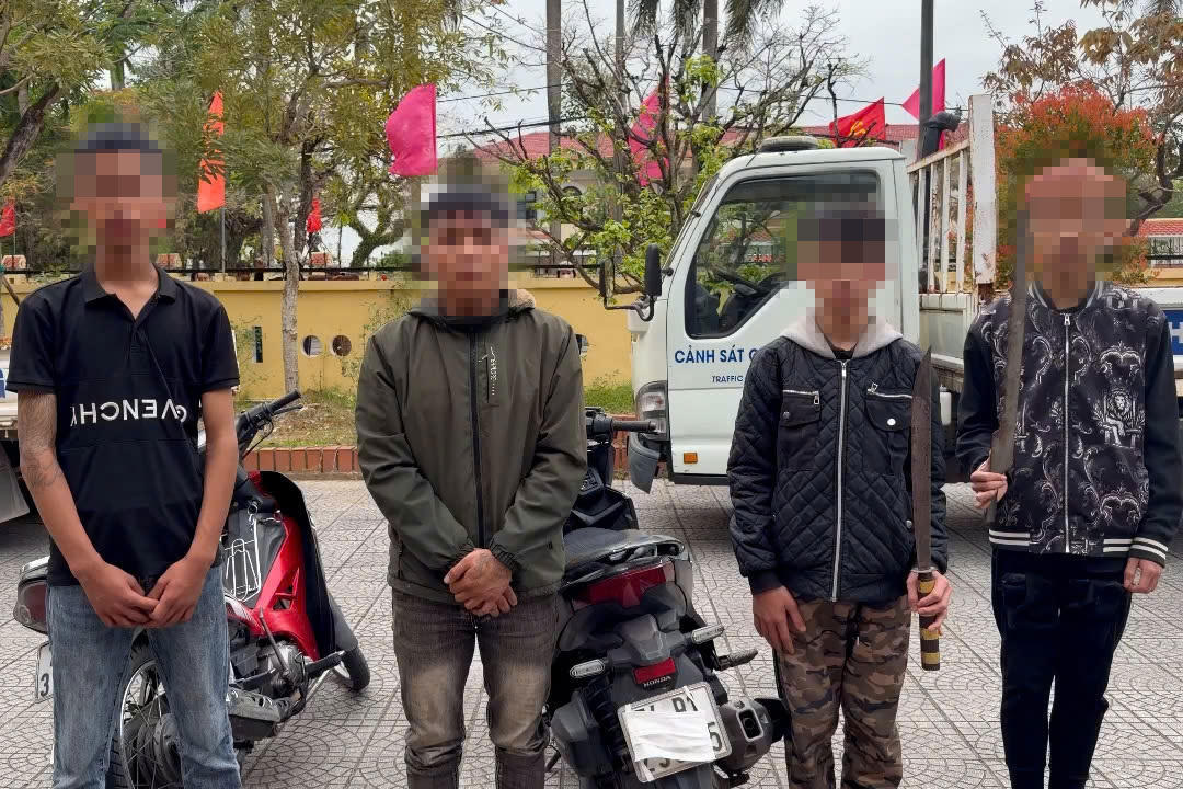 Công an triệu tập nhóm thanh, thiếu niên mang hung khí, lạng lách quay clip 