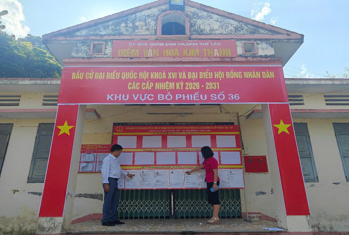 Các điều kiện về cơ sở vật chất, kỹ thuật và hậu cần cơ bản đáp ứng yêu cầu đề ra.