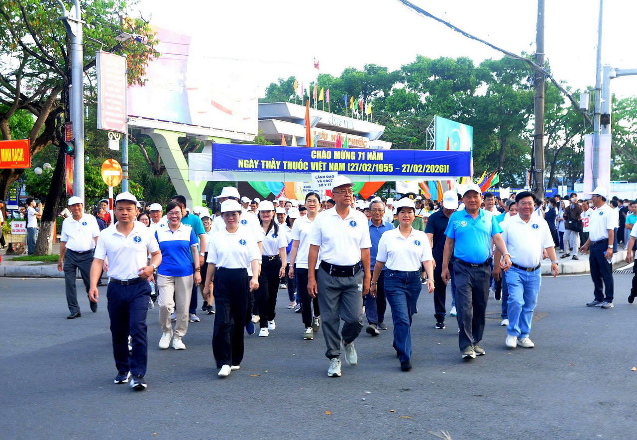 Lãnh đạo TP cùng các Sở, ban ngành tích cực hưởng ứng.