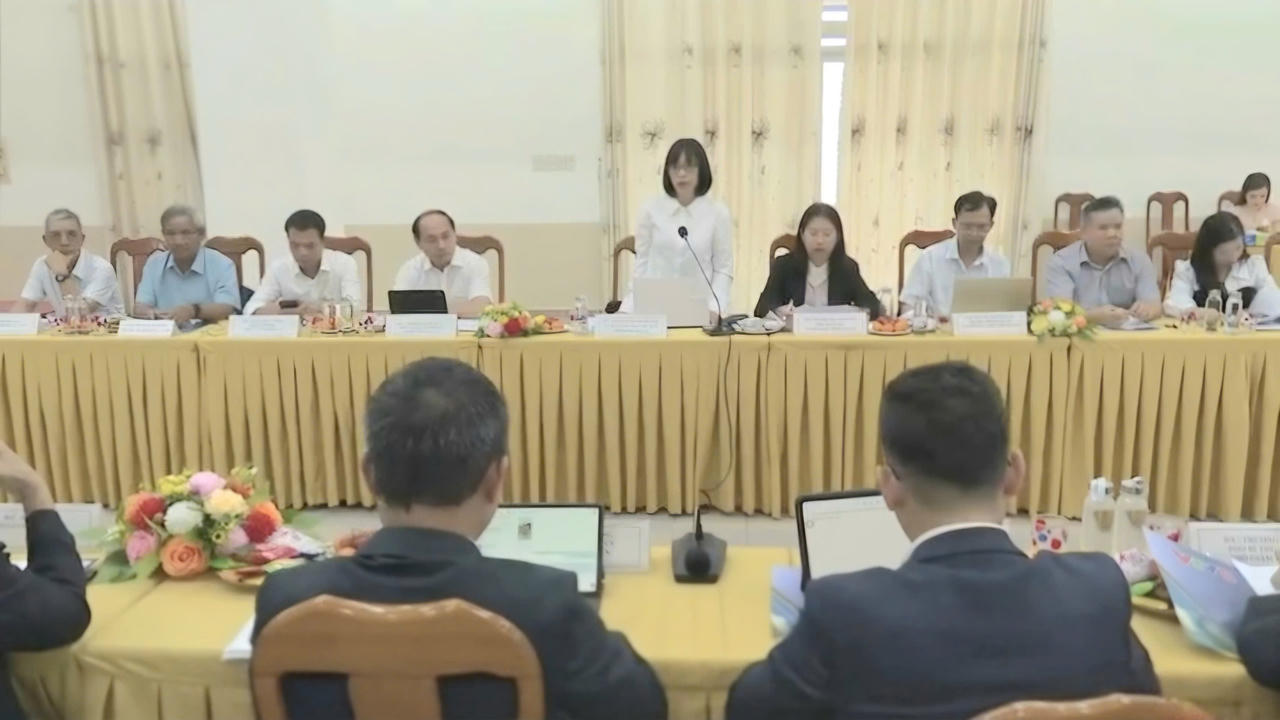 Các đại biểu thảo luận kế hoạch quảng bá du lịch Gia Lai trên VTV.