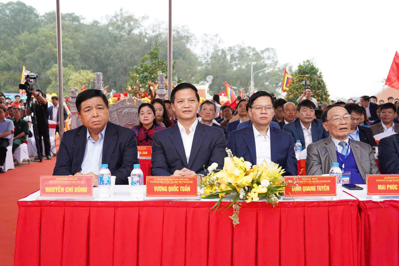 Phó Thủ tướng Chính phủ Nguyễn Chí Dũng tham dự Lễ hội "Vạn Xuân Khai Quốc".