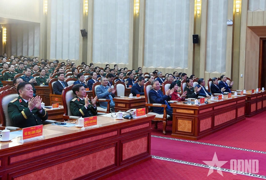 Các đại biểu tham dự buổi lễ. 