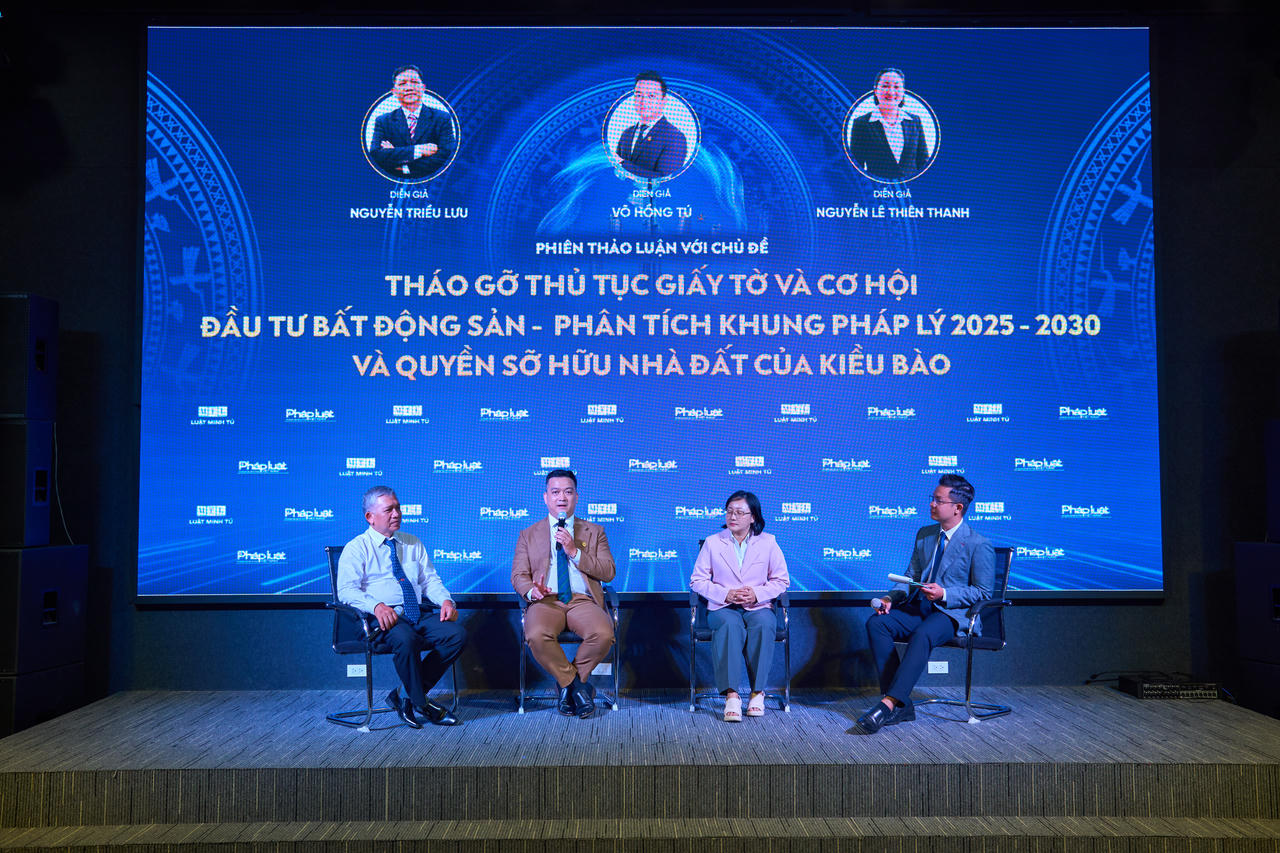 Các chuyên gia tham gia trả lời câu hỏi của khách mời 