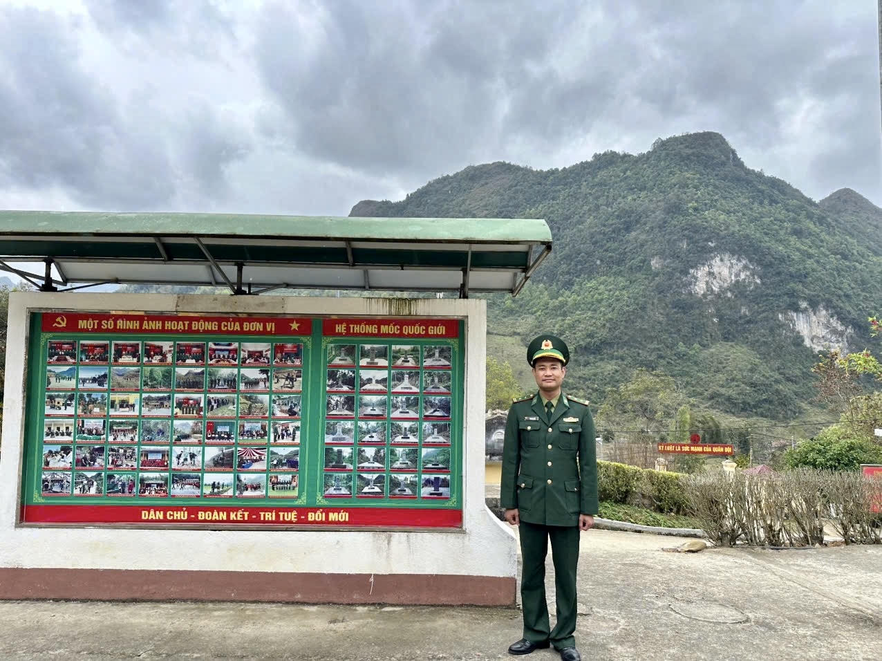 Trung tá Vũ Minh Chiến, Đồn trưởng Đồn Biên phòng Xuân Trường. (Ảnh: Lê Hanh)