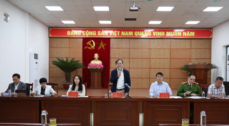 Bí thư Đảng ủy phường Lĩnh Nam Đỗ Thanh Tùng phát biểu tại buổi làm việc. (Ảnh: hanoi.gov)