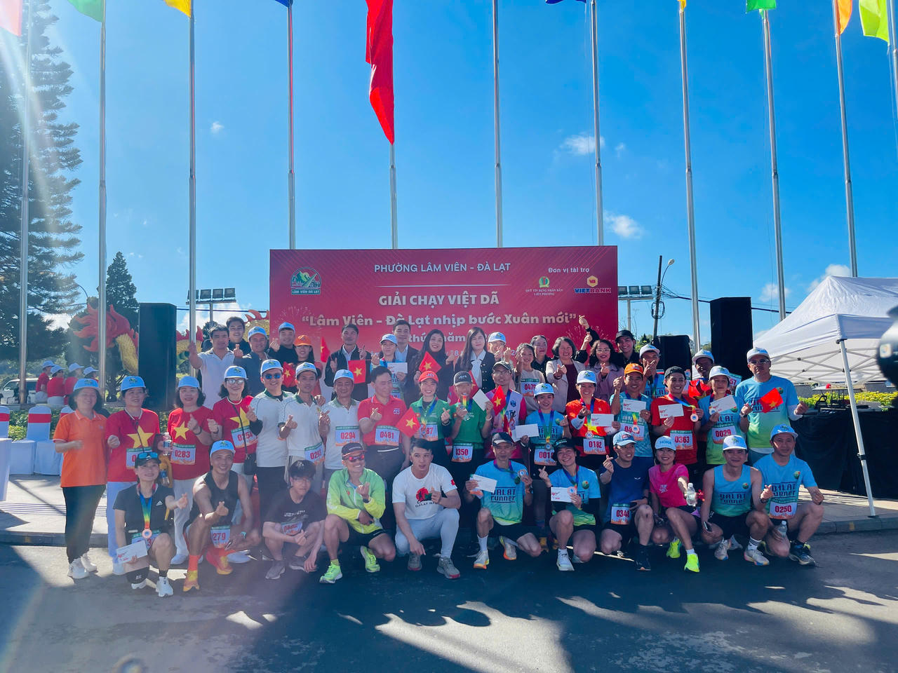 Gần 500 vận động viên tranh tài giải chạy “Lâm Viên – Đà Lạt nhịp bước Xuân mới”