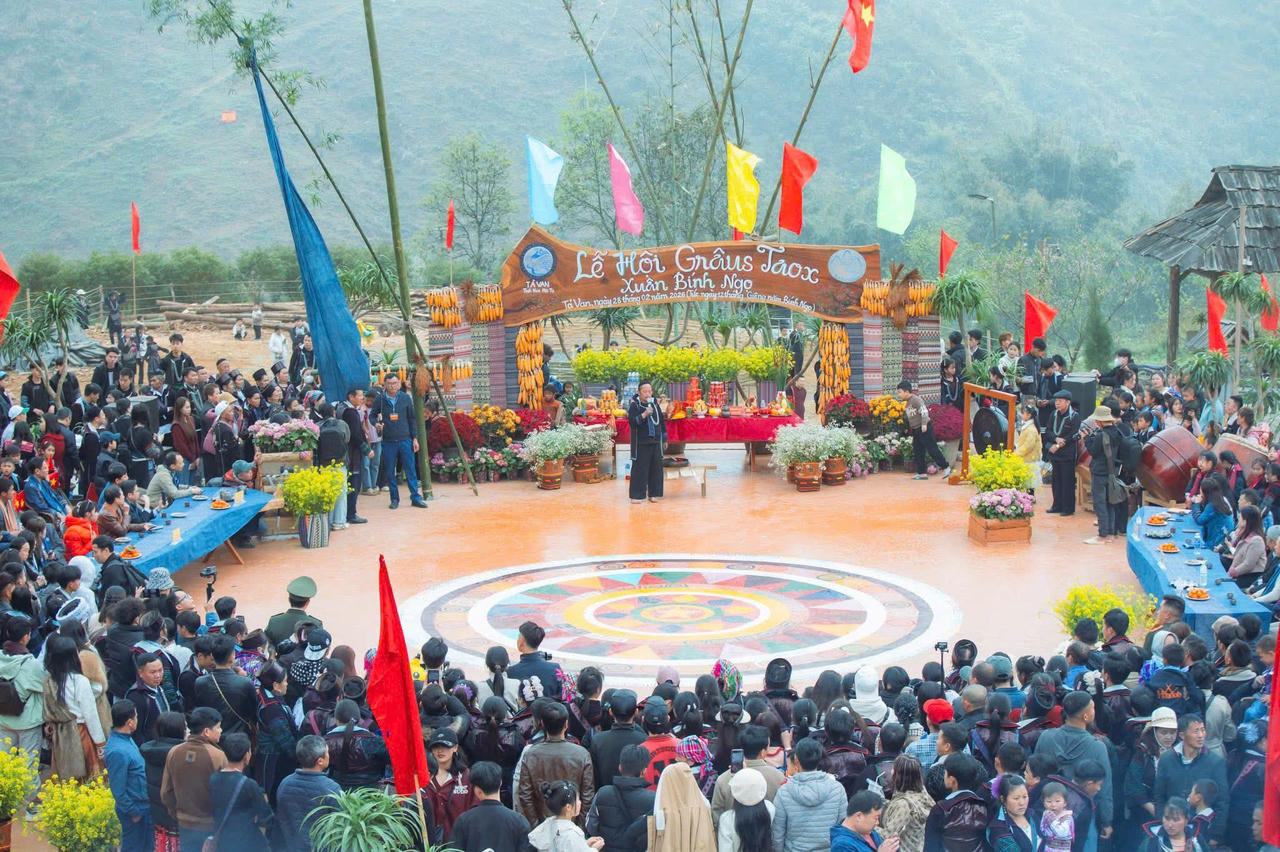 Lễ hội Grâus Taox (Gầu Tào) là một trong những lễ hội truyền thống quan trọng bậc nhất của đồng bào Mông.