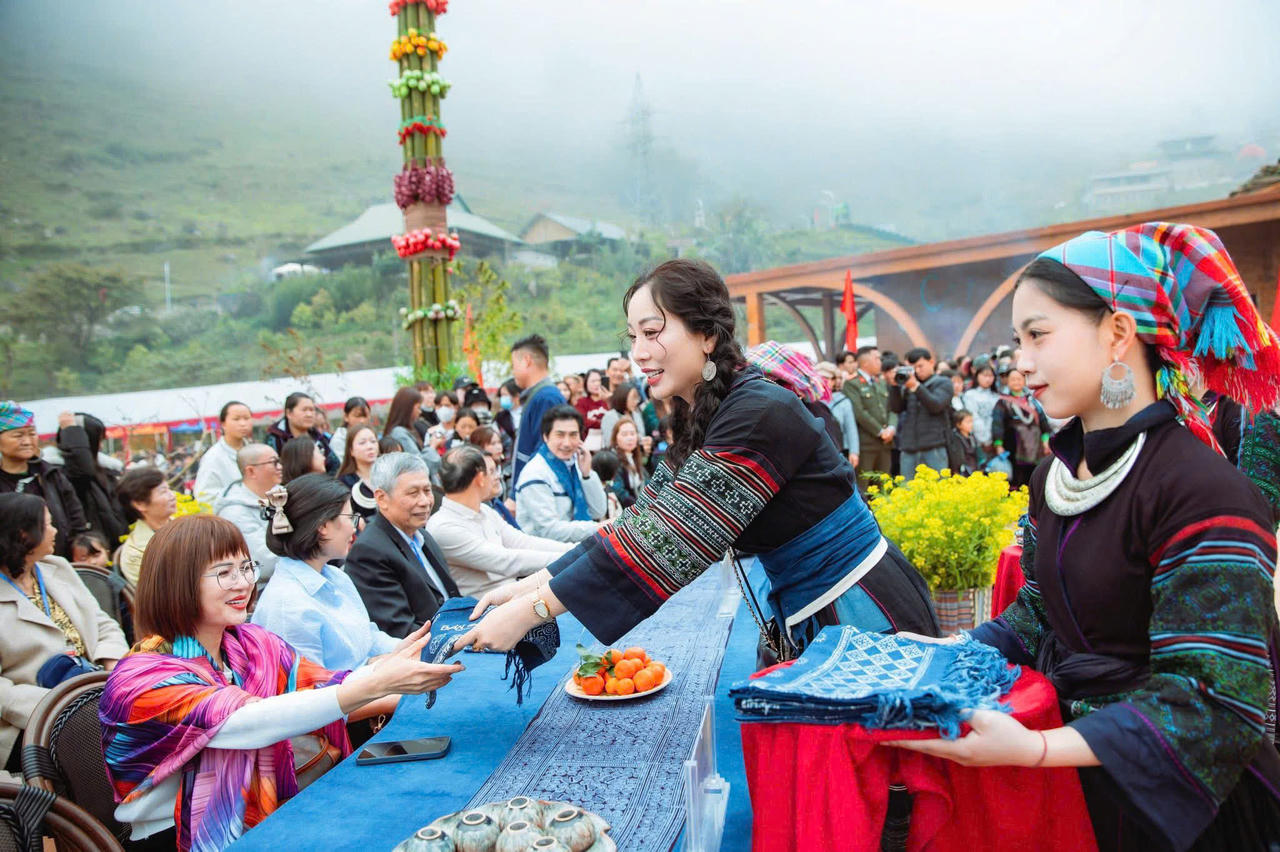 Lào Cai: Rộn ràng hội Gầu Tào đầu xuân ở bản Cát Cát (Sa Pa)