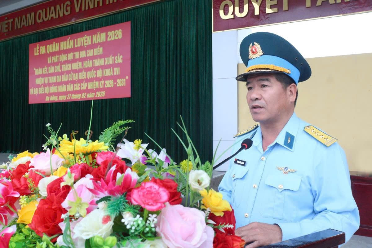 Đại tá Phạm Quốc Vương - Phó Sư đoàn trưởng Sư đoàn 372 dự và phát biểu chỉ đạo.