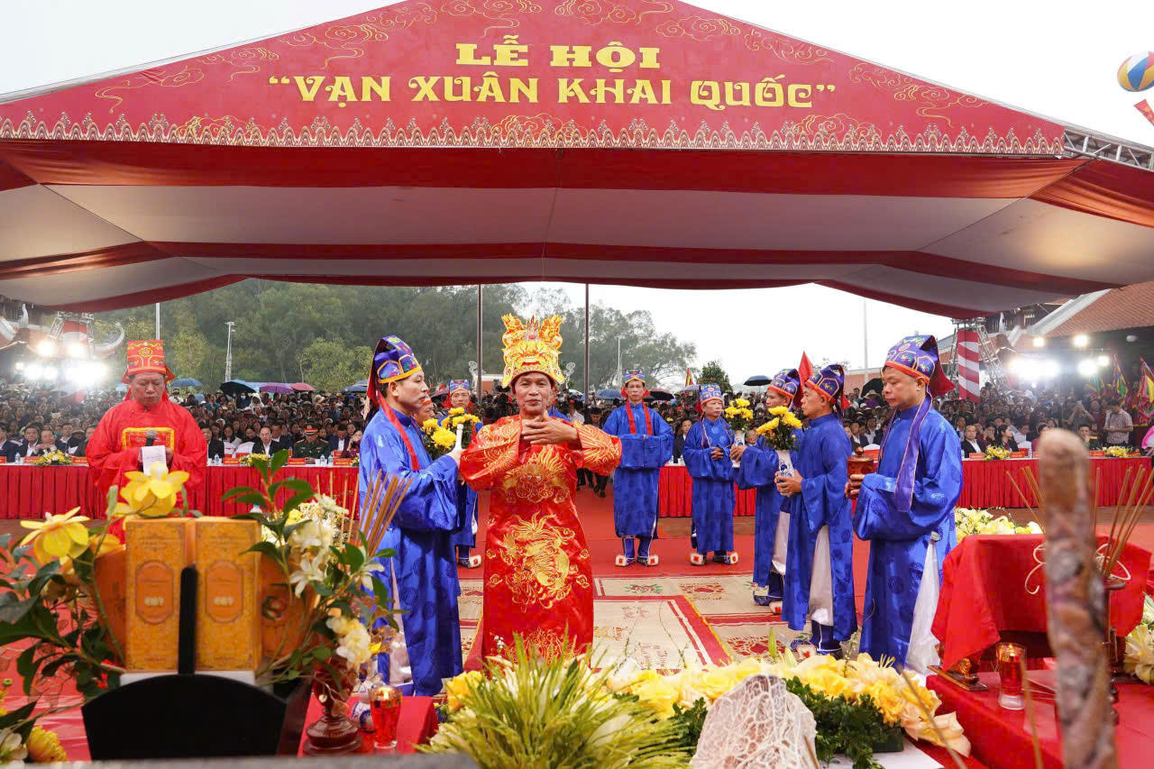 Thái Nguyên: Khai mạc Lễ hội “Vạn Xuân Khai Quốc” tôn vinh Hoàng đế đầu tiên của dân tộc