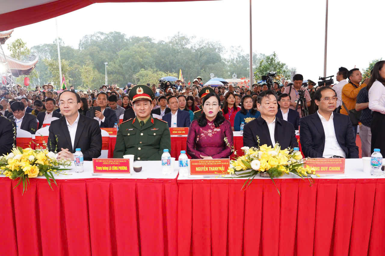 Các Đại biểu tham dự buổi lễ.