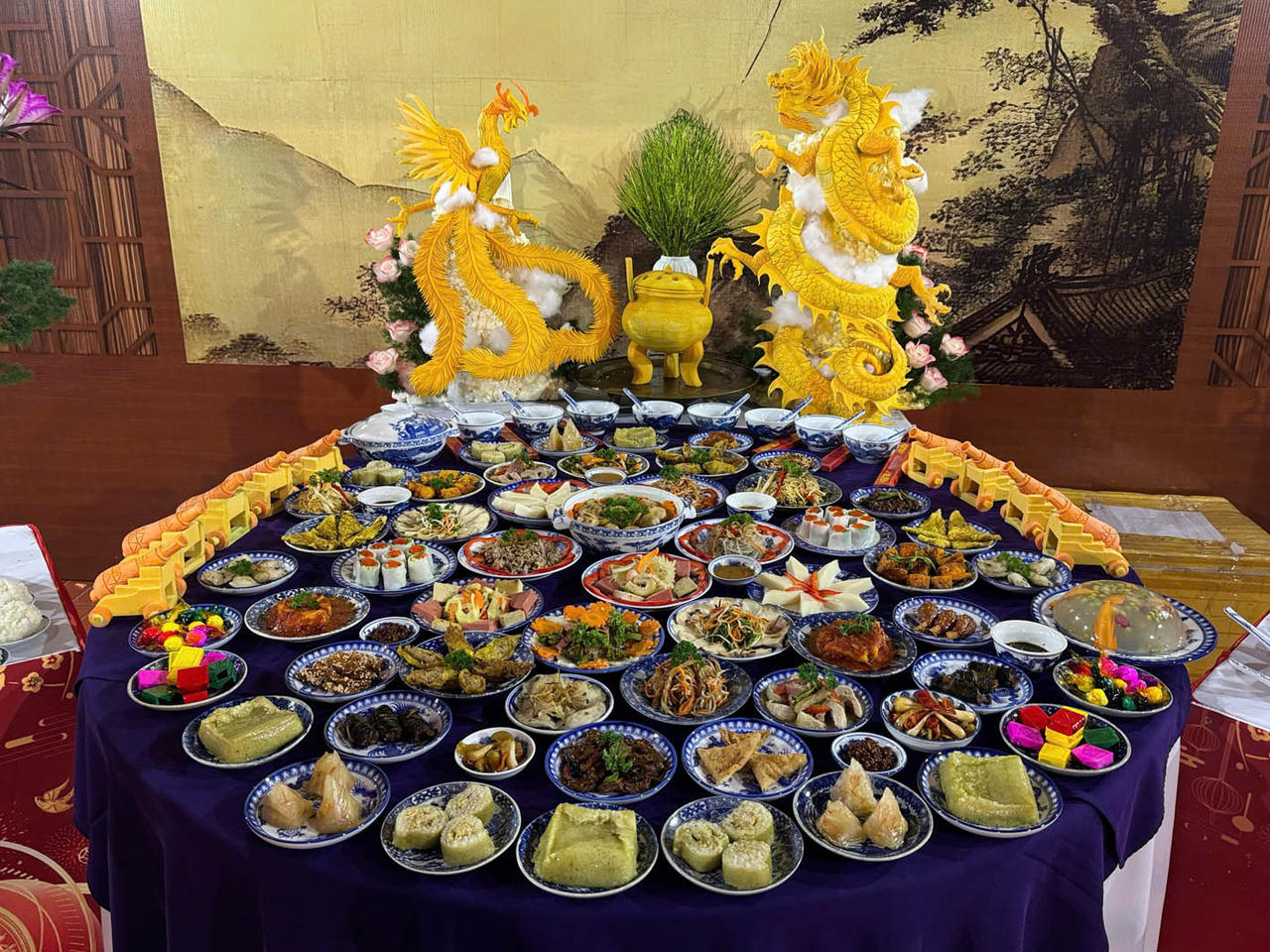 &nbsp;Mâm cỗ chay truyền thống Huế mang chiều sâu văn hóa cung đình.