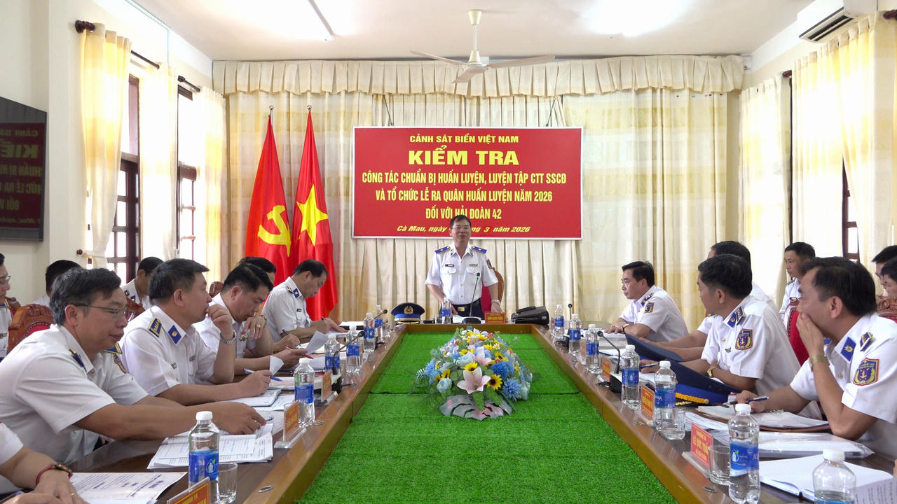 Thiếu tướng Đàm Xuân Tuấn, Phó Tư lệnh Cảnh sát biển Việt Nam quán triệt nội dung kiểm tra đối với Hải đoàn 42