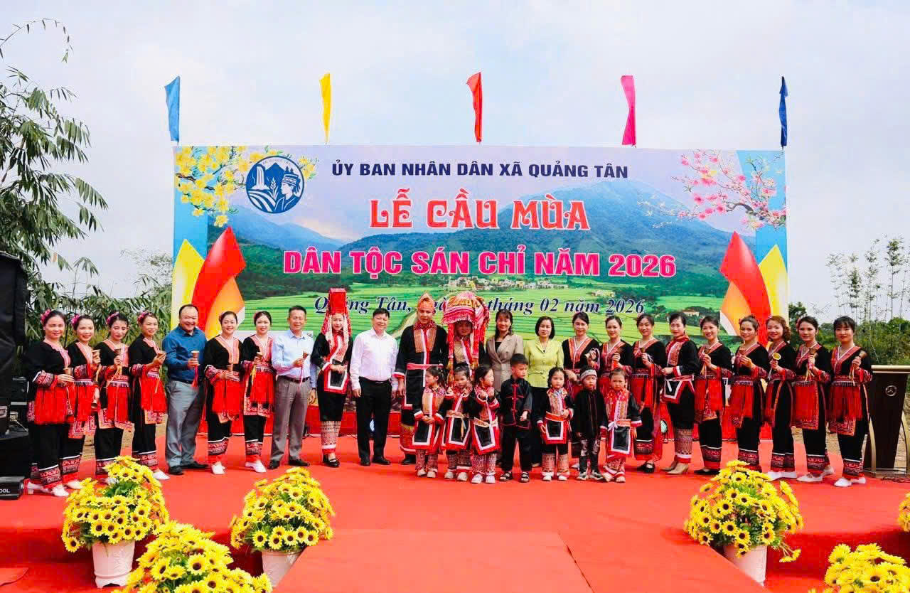 Lễ cầu mùa truyền thống của đồng bào Sán Chỉ. 