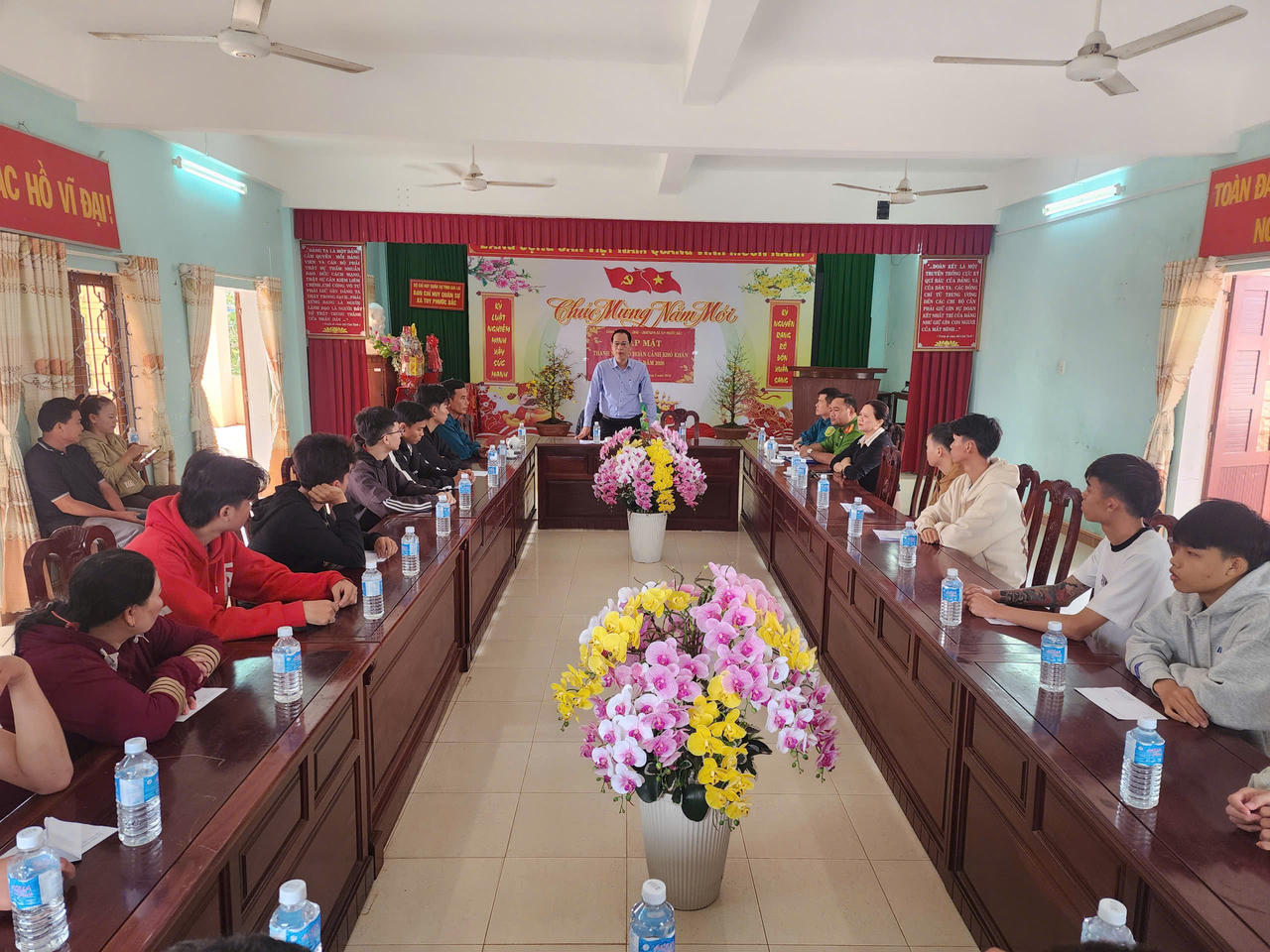 Chủ tịch UBND xã Nguyễn Hùng Tân phát biểu chỉ đạo công tác giao quân.