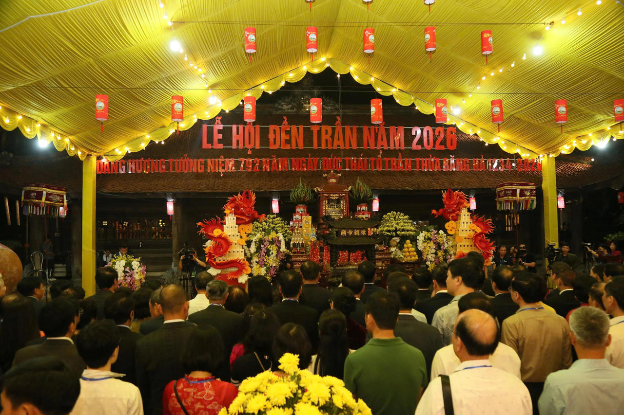 Những danh nhân kiệt xuất như các vua Trần Thái Tông, Trần Thánh Tông, Trần Nhân Tông, cùng Hưng Đạo Đại vương Trần Quốc Tuấn và nhiều bậc hiền tài đã để lại dấu ấn sâu đậm trong lịch sử, trở thành biểu tượng bất tử về đạo đức, trí tuệ và khí phách Việt Nam. 