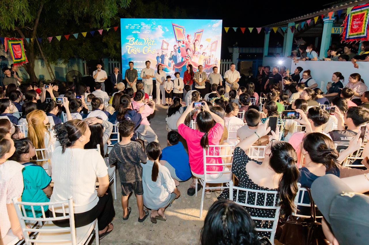 'Báu vật trời cho' chiếu miễn phí cho hơn 600 khán giả tại bối cảnh quay hình