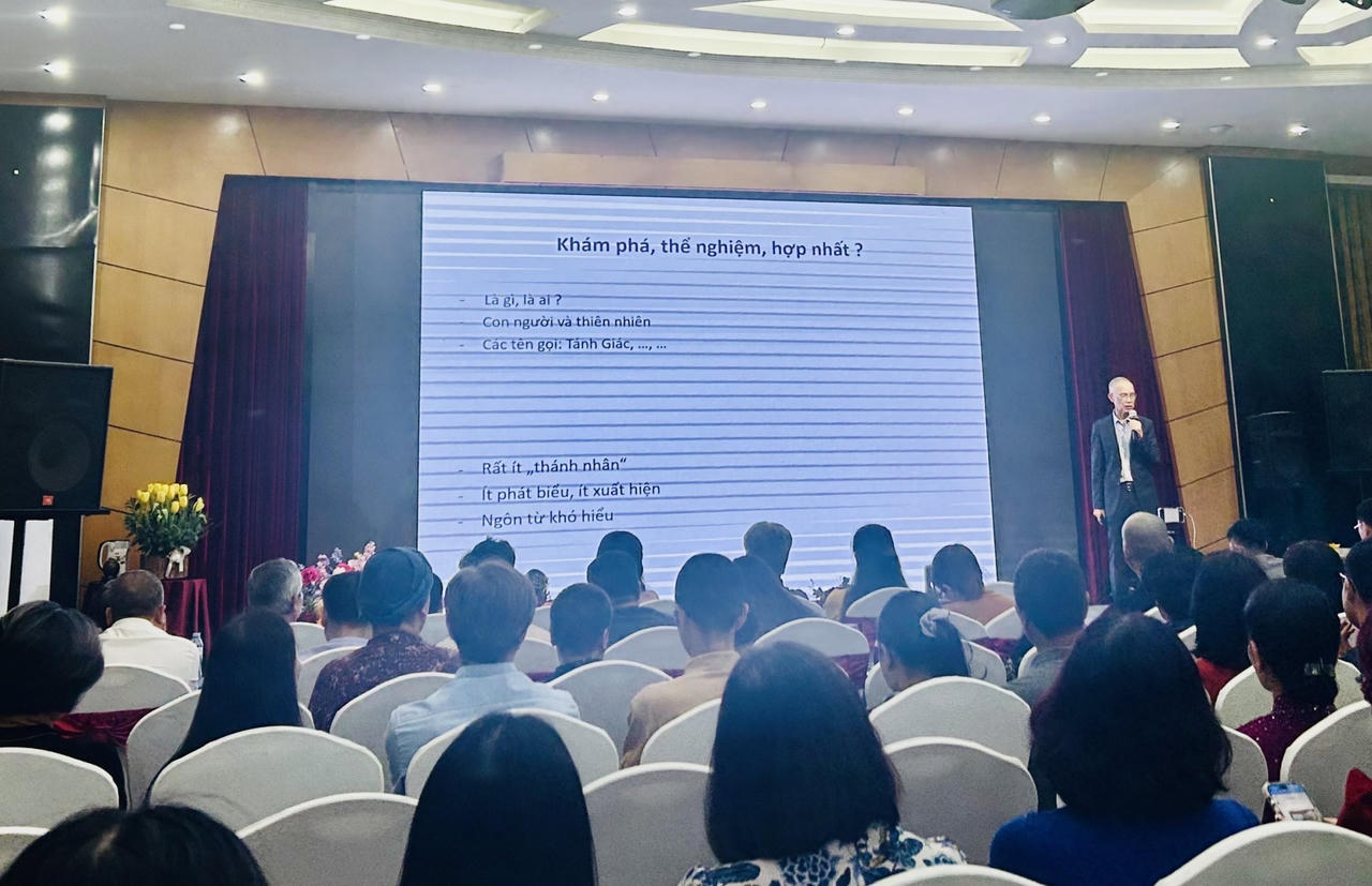 Thông điệp được Tiến sĩ Nguyễn Tường Bách gửi gắm rất giản dị:&nbsp;Chỉ cần dừng lại, lắng nghe và thấu hiểu, mỗi người có thể nhận ra thiền ở ngay tại đây. (ảnh P.V)