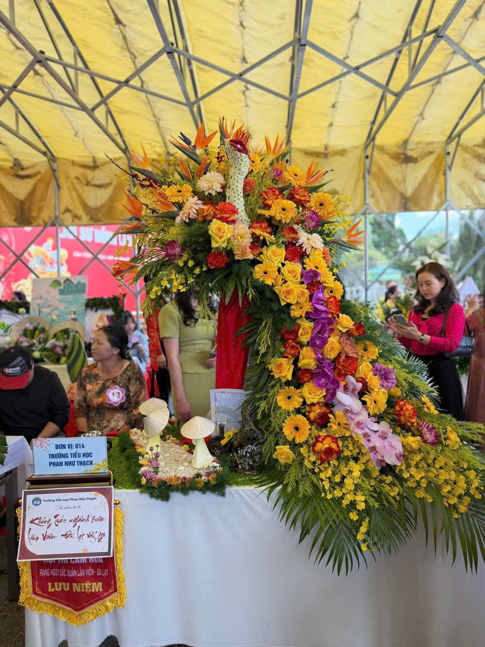 Qua tác phẩm, các đội thi thể hiện thông điệp ý nghĩa về tình yêu quê hương, đất nước, khát vọng xây dựng phường Lâm Viên - Đà Lạt phát triển văn minh, hiện đại.