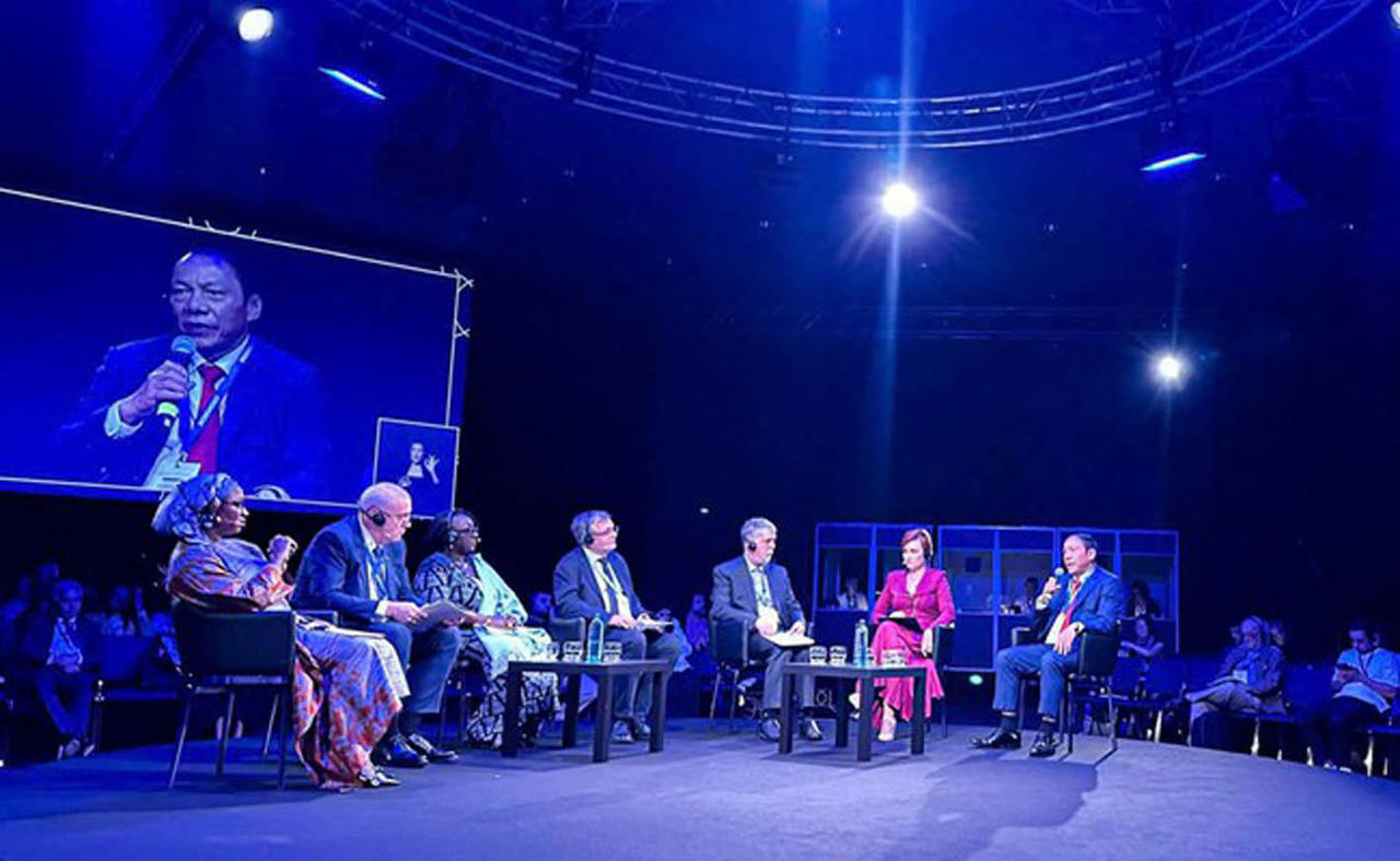 Bộ trưởng Bộ VHTT&DL Nguyễn Văn Hùng đề xuất sáng kiến của Việt Nam về triển khai Thập kỷ quốc tế về văn hóa vì sự phát triển bền vững tại Hội nghị Thế giới về Chính sách văn hóa và phát triển bền vững.