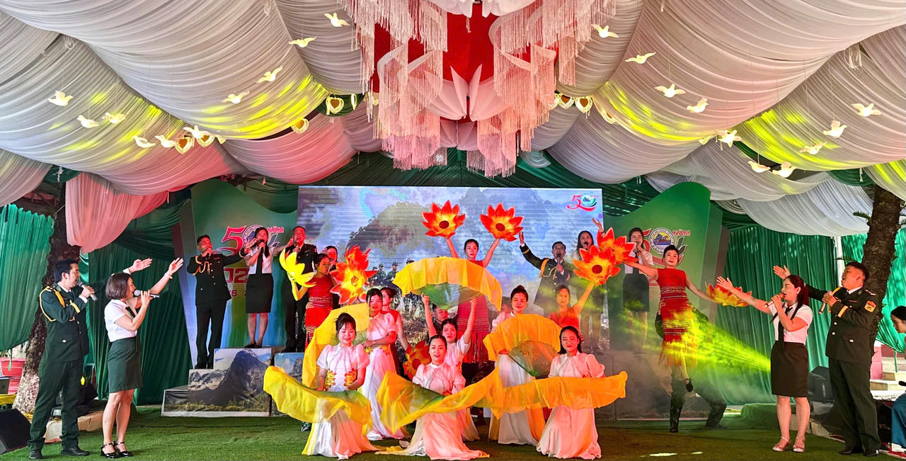 Các tiết mục văn nghệ chào mừng kỷ niệm 50 năm Ngày thành lập Đồn Biên phòng Thanh.