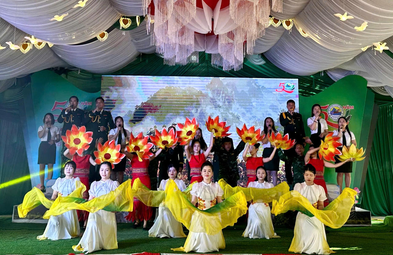 Tiết mục văn nghệ chào mừng kỷ niệm 50 năm Ngày thành lập Đồn Biên phòng Thanh.
