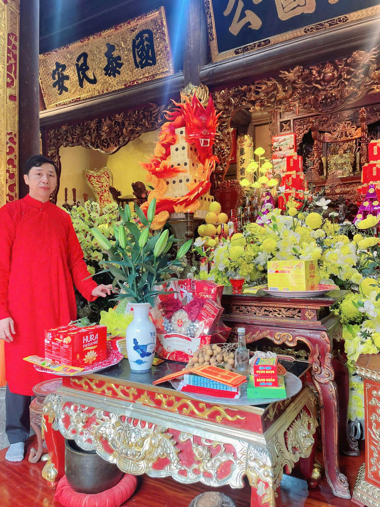 Ông Phạm Hải Hưng – Thủ nhang Đền Trần Thương cho rằng, du khách&nbsp;về lễ hội cần giữ sự thành kính, trang nghiêm, không chen lấn, không tranh giành, không cầu xin vụ lợi.