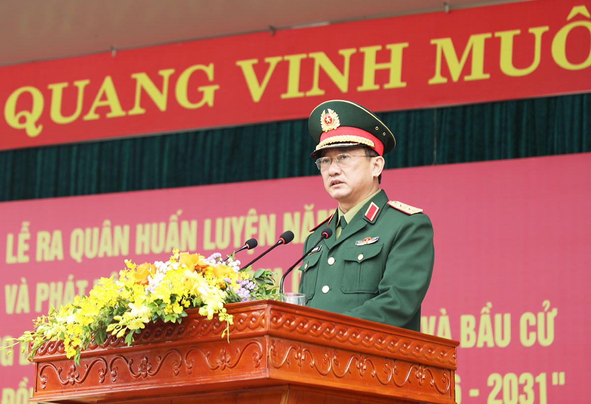 Trung tướng La Công Phương, Chính ủy Quân khu 1 phát biểu chỉ đạo tại buổi lễ.
