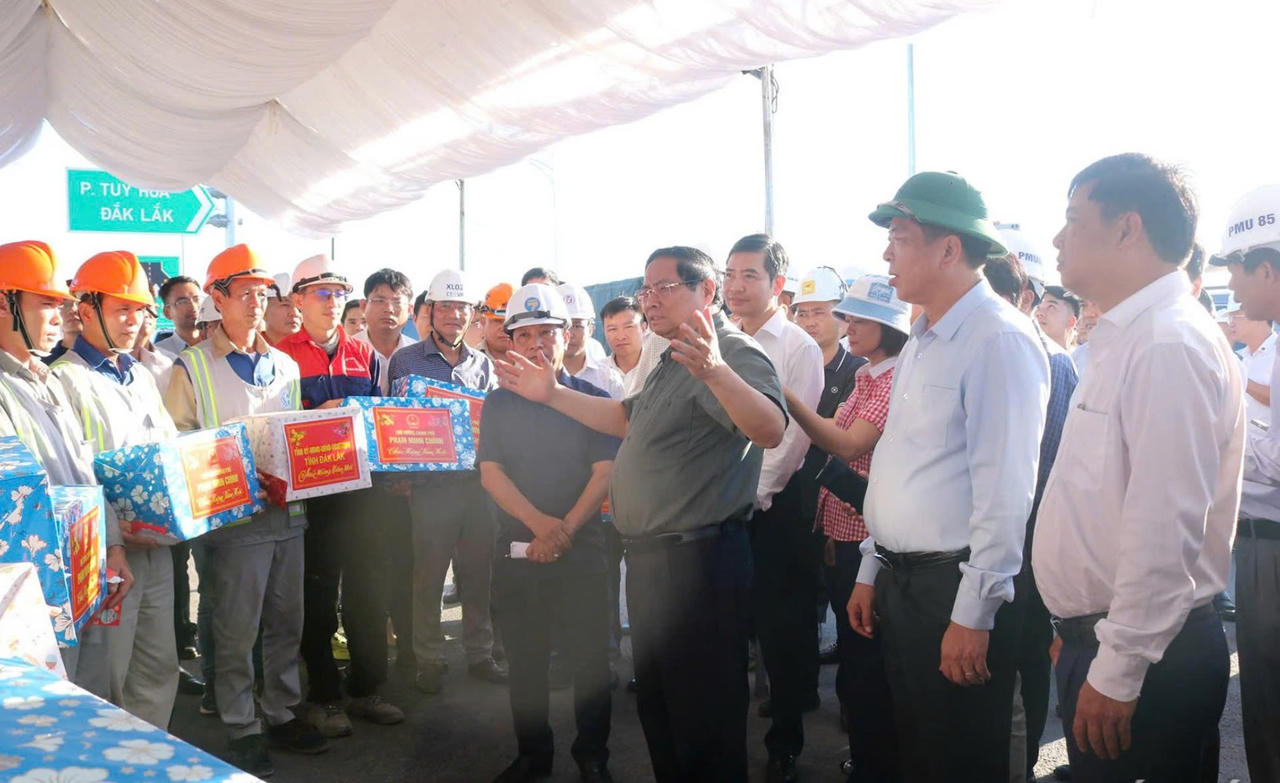 Thủ tướng kiểm tra dự án cao tốc Chí Thạnh - Vân Phong