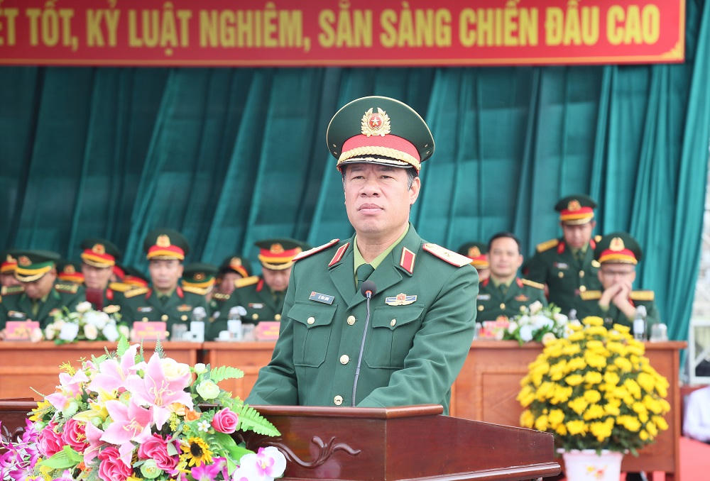 Thiếu tướng Lê Văn Long, Phó Tư lệnh Quân khu 3 phát biểu chỉ đạo tại lễ ra quân huấn luyện.