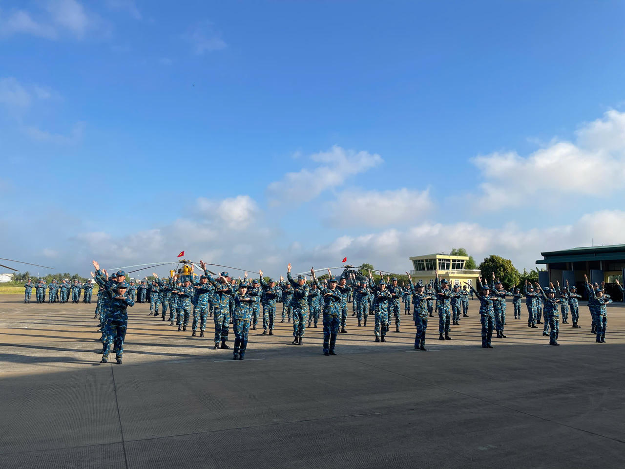 Duyệt đội ngũ, múa dân vũ, võ thể dục