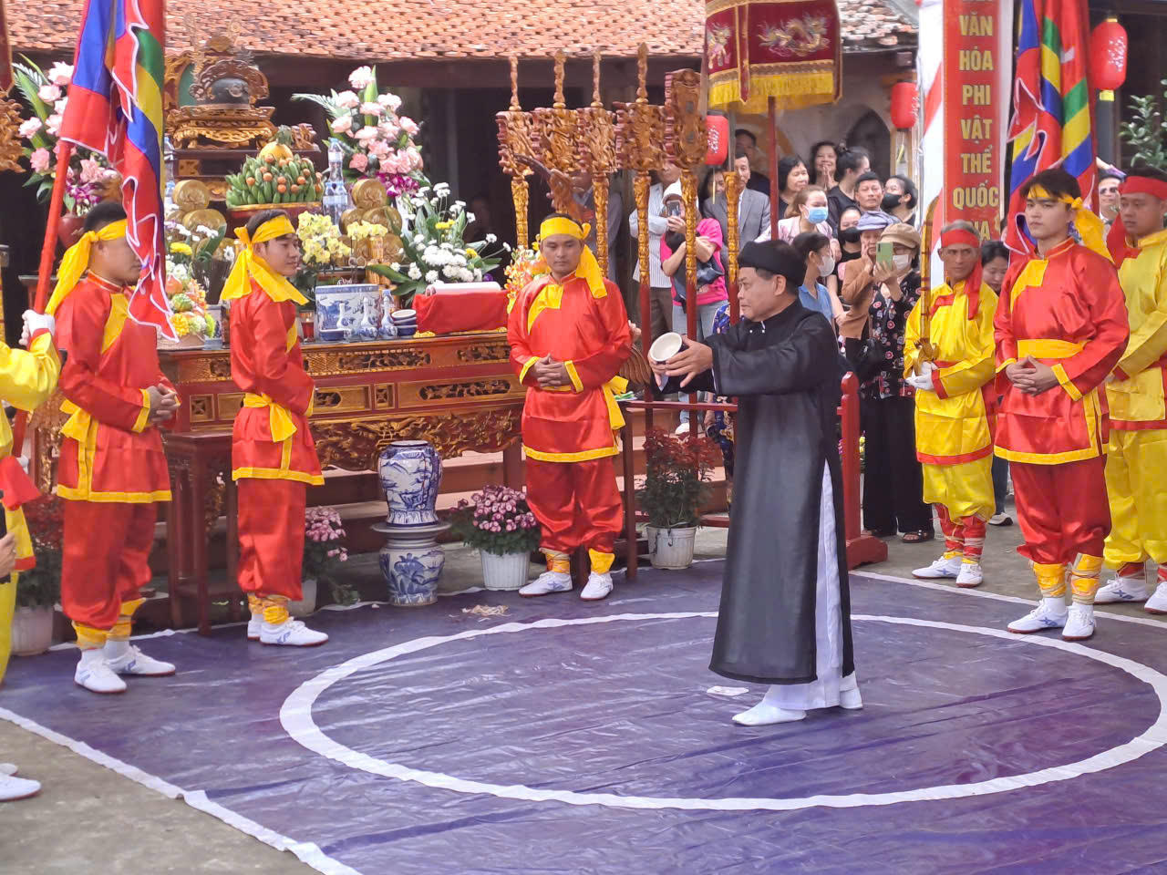 Độc đáo Nghi lễ 'chỉ trời vạch đất', lời thề trước thần linh tại Lễ hội Minh Thề