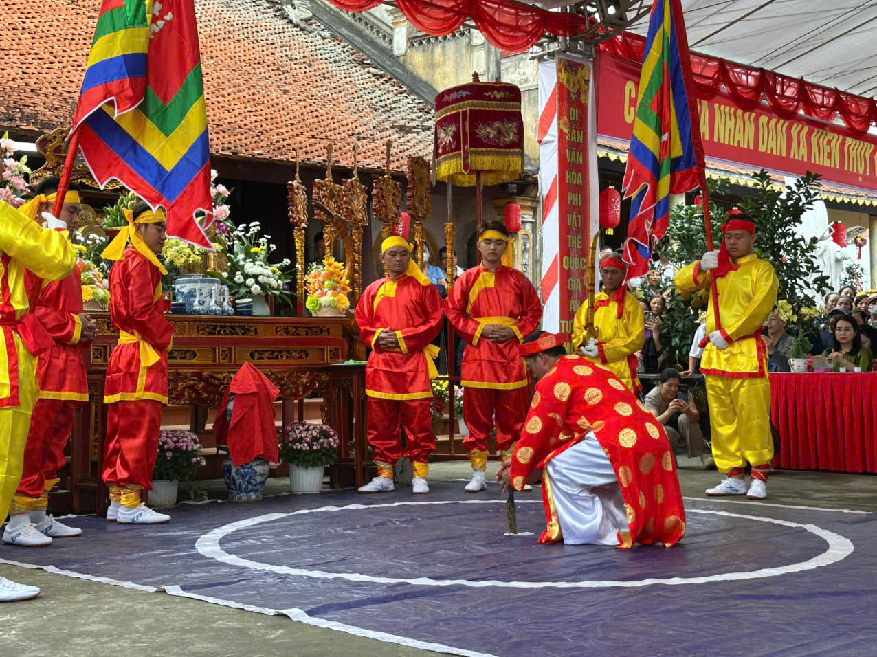 Độc đáo Nghi lễ 'chỉ trời vạch đất', lời thề trước thần linh tại Lễ hội Minh Thề