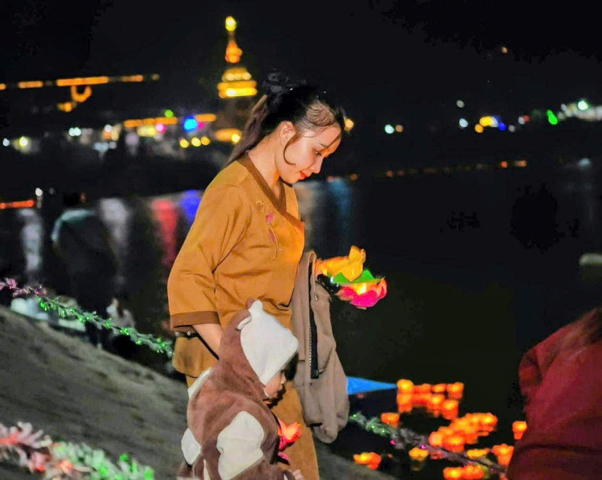 Trải nghiệm hoa đăng huyền ảo bên hồ Thủy Liêm – Núi Cấm.