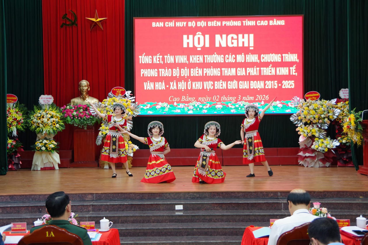 Tiết mục văn nghệ tại buổi lễ. (Ảnh: BPCB)