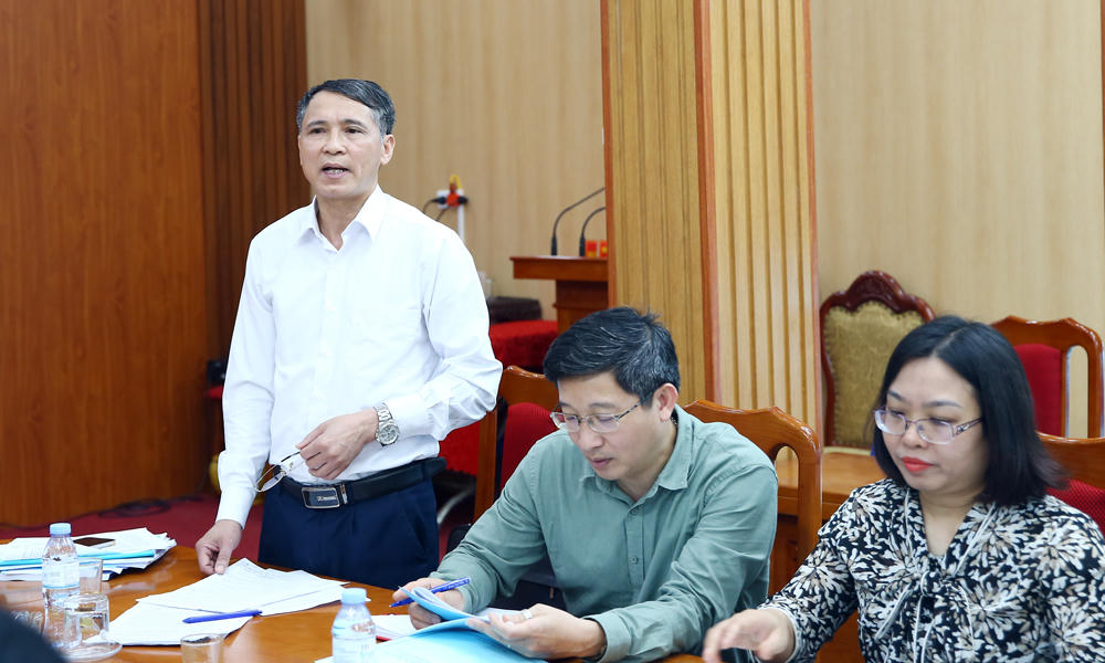 Lãnh đạo Ủy ban MTTQ tỉnh tham gia ý kiến.