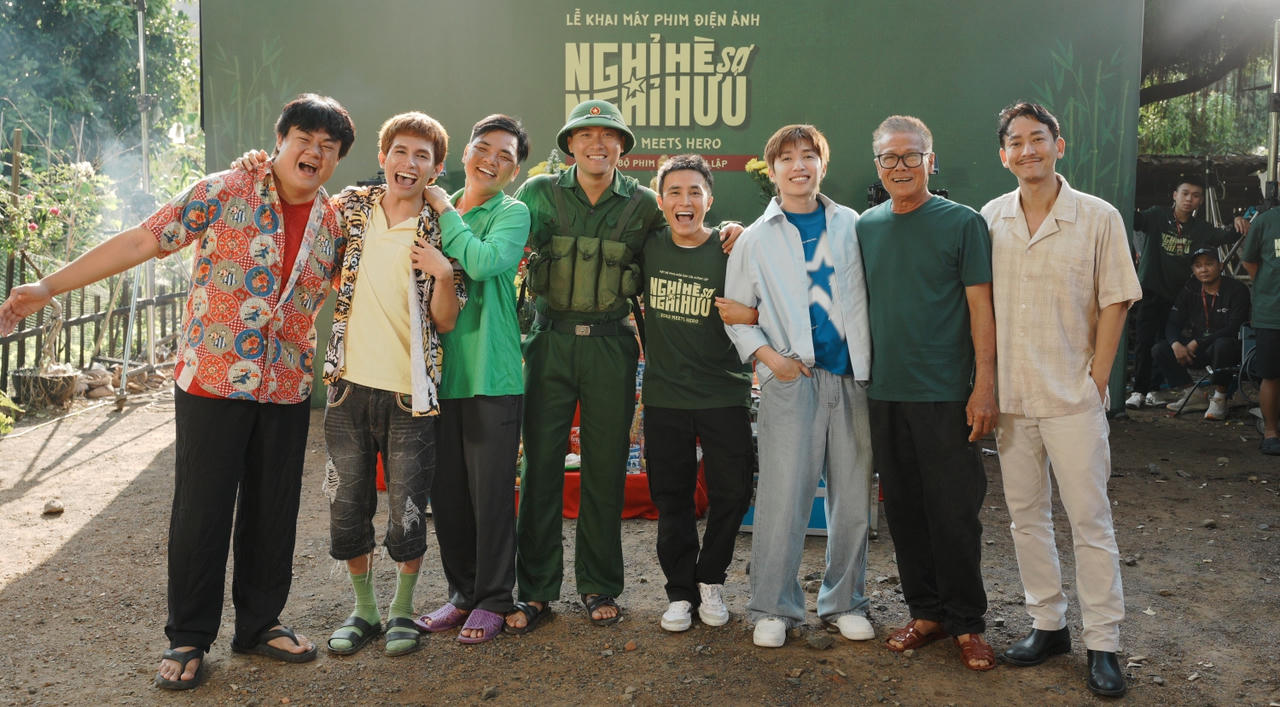 Đạo diễn và diễn viên phim&nbsp;“Nghỉ hè sợ nghỉ hưu”. Ảnh: NSX