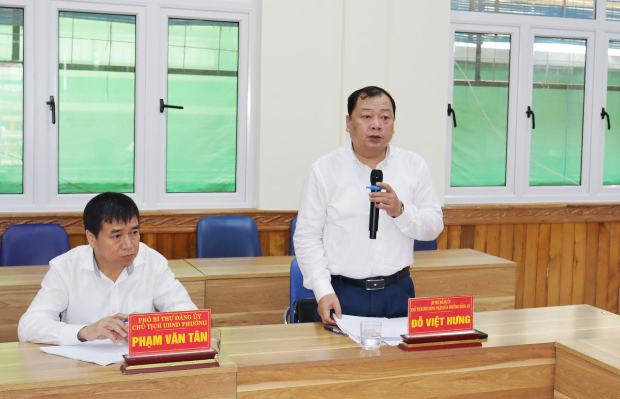 Ông&nbsp;Đỗ Việt Hưng, Bí thư Đảng ủy, Chủ tịch HĐND phường Hồng An báo cáo tại cuộc làm việc.